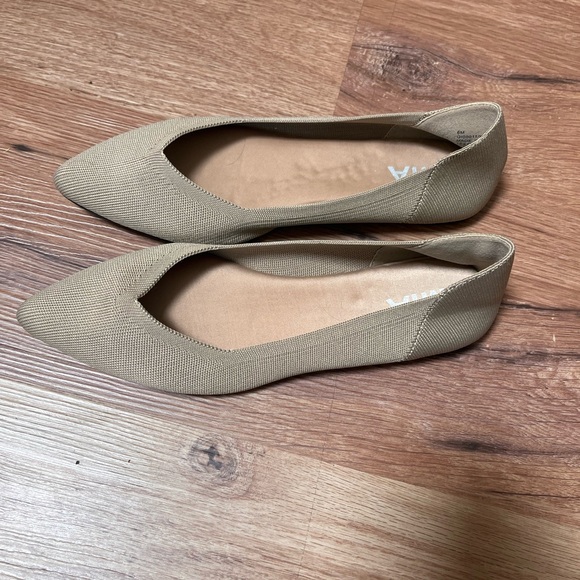 Lot of three pairs, Mia shoes, size 6 - Picture 4 of 7